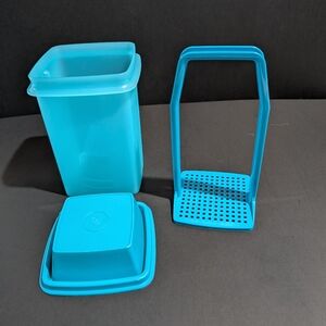 Tupperware Pick A Deli Pickle Keeper Container